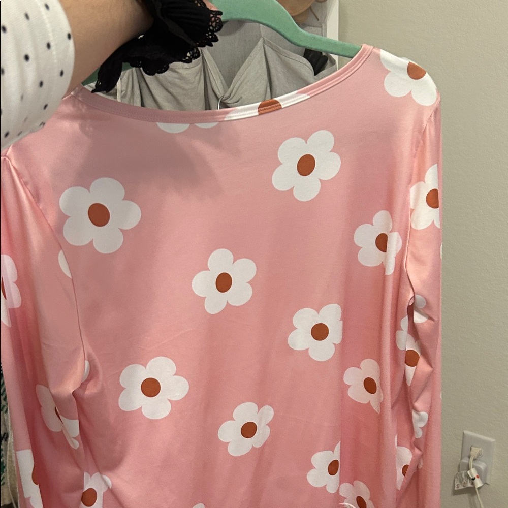 SHEIN Pink Floral Daisy Pajama Set - Picture 5 of 5